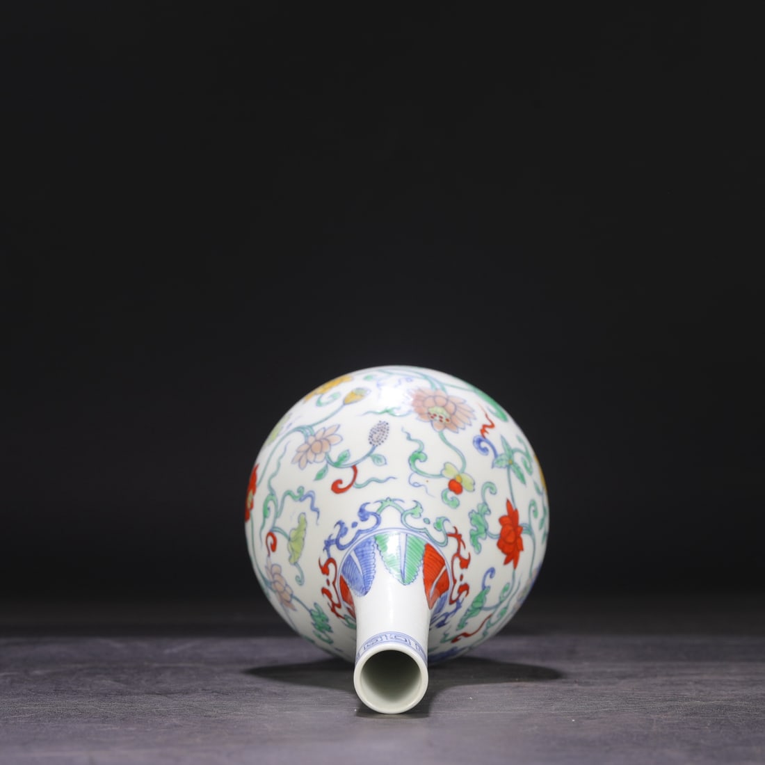 An Exquisite Doucai Lotus Pattern Vase - 4