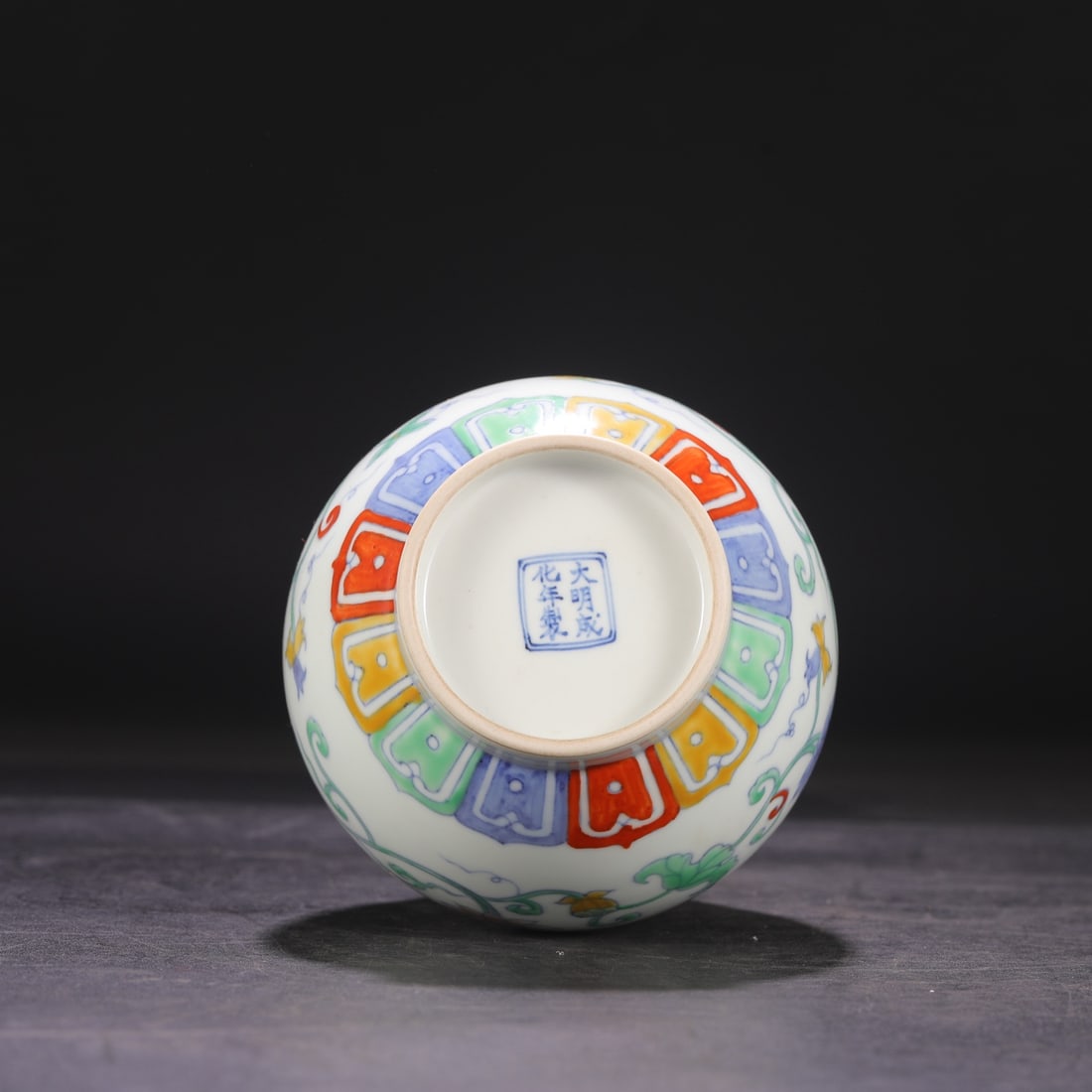 An Exquisite Doucai Lotus Pattern Vase - 8