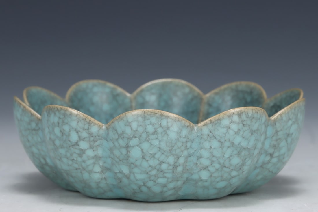 An Exquisite Sky Blue Glazed Brush Washer - 3