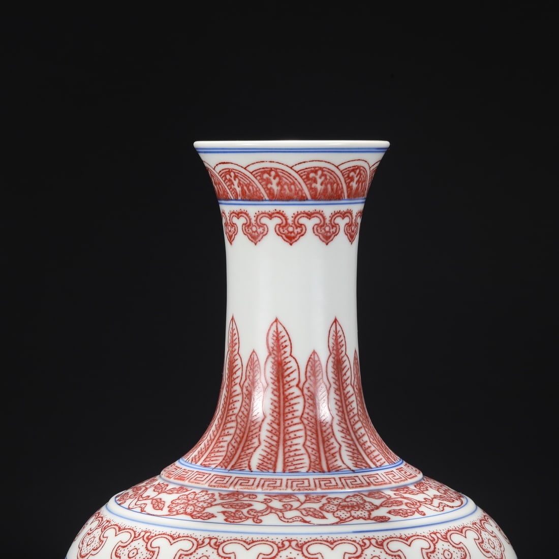 An Exquisite Underglaze-Red Lotus Pattern Vase - 3