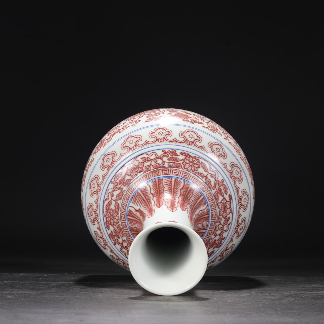 An Exquisite Underglaze-Red Lotus Pattern Vase - 4