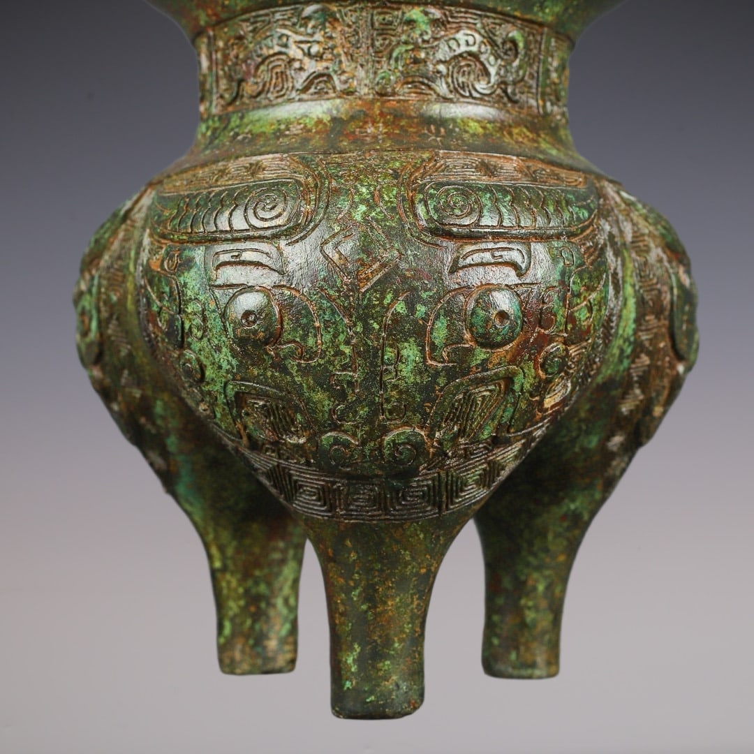 An Exquisite Bronze Beast-Face Pattern Ewer - 5