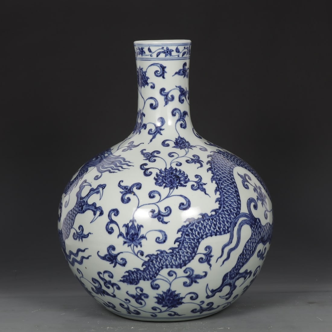 An Exquisite Blue and White Lotus Pattern Dragon Pattern Vase - 6