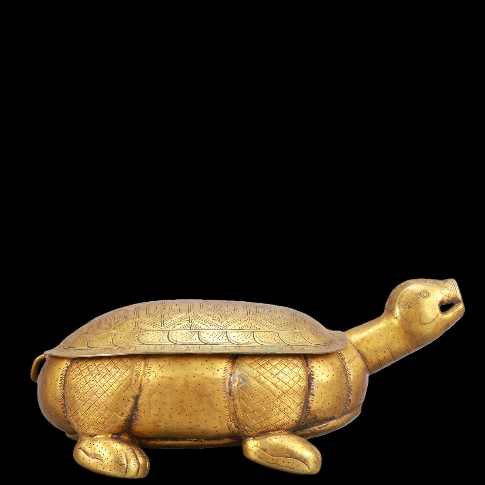 A Exquisite Gilt Bronze Turtle Ornament: A Exquisite Gilt Bronze Turtle Ornament Qing Dynasty, China Size:27cmx25cmx11.5cm Weight:900g (The Dimensions Of All Batches Are Manually Measured.If You Need More Detailed Information, Please