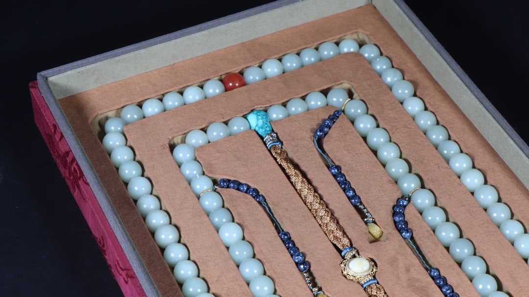 An Exquisite White Jade Round beads - 2