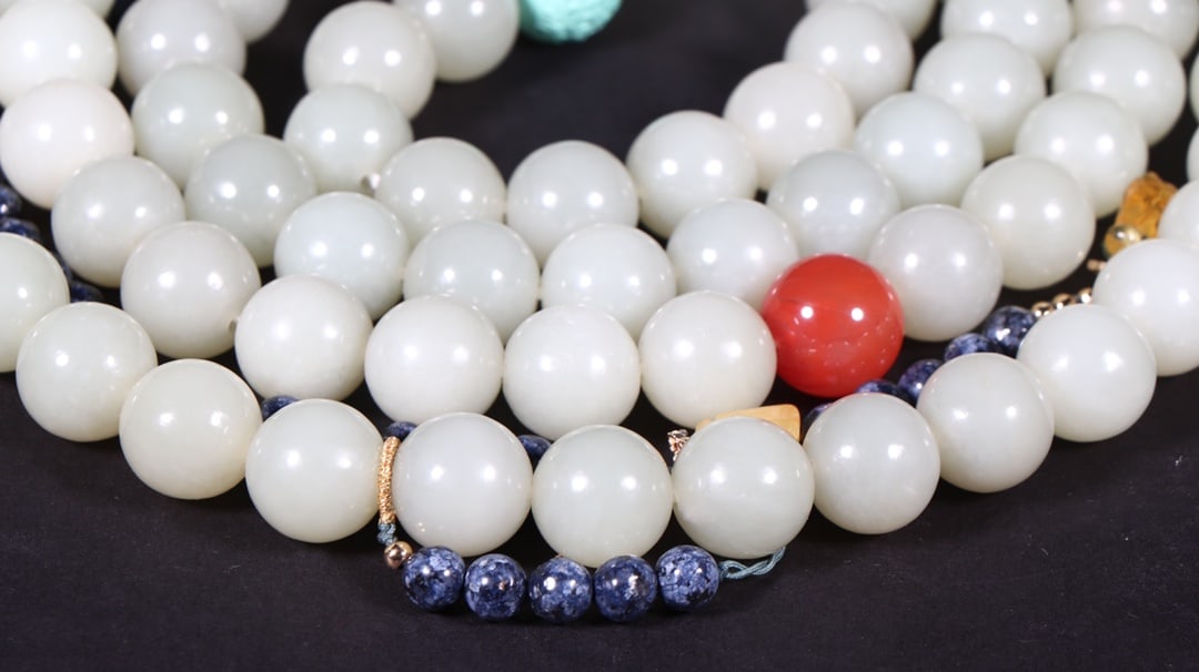 An Exquisite White Jade Round beads - 7