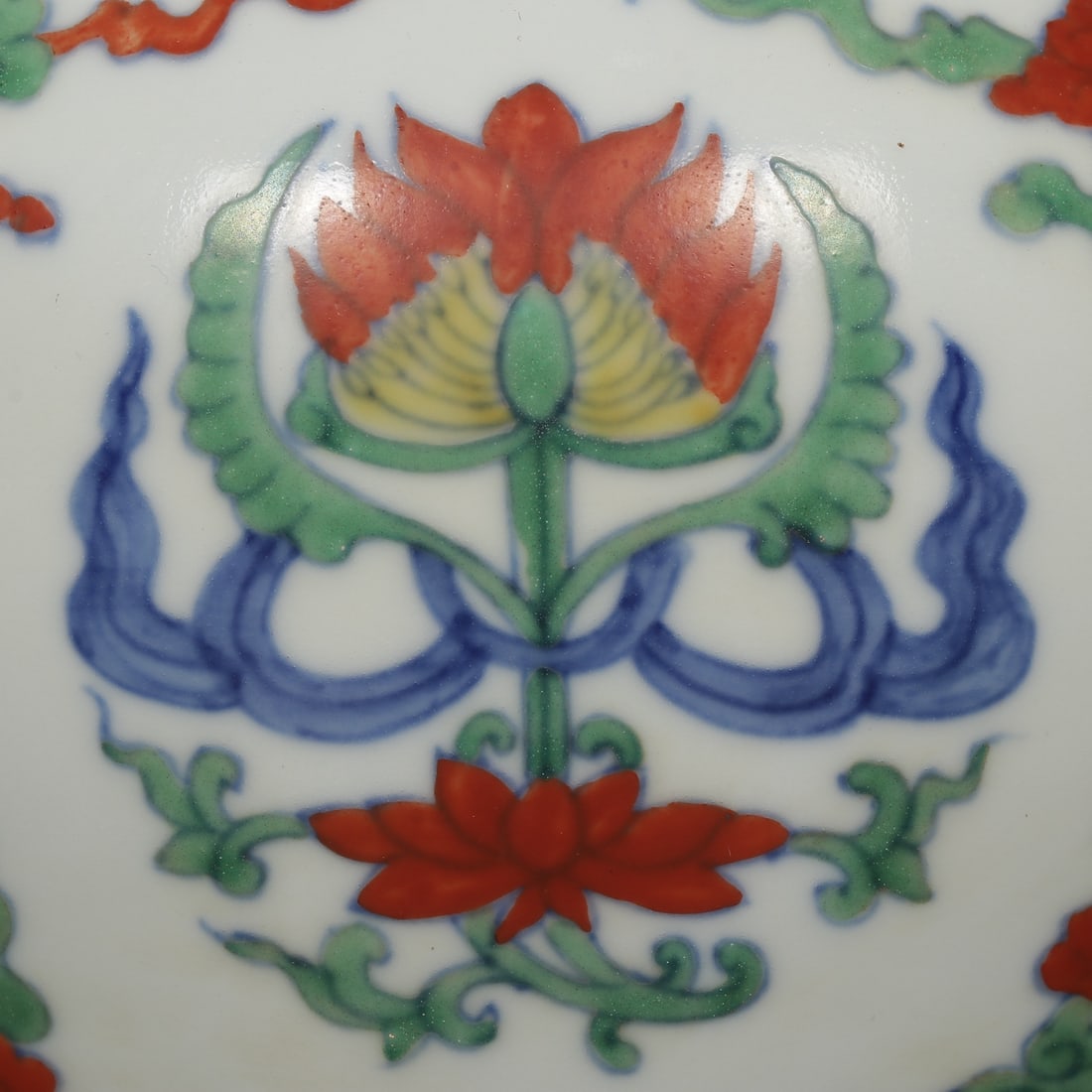 An Exquisite Doucai Flower Pattern Jar - 4