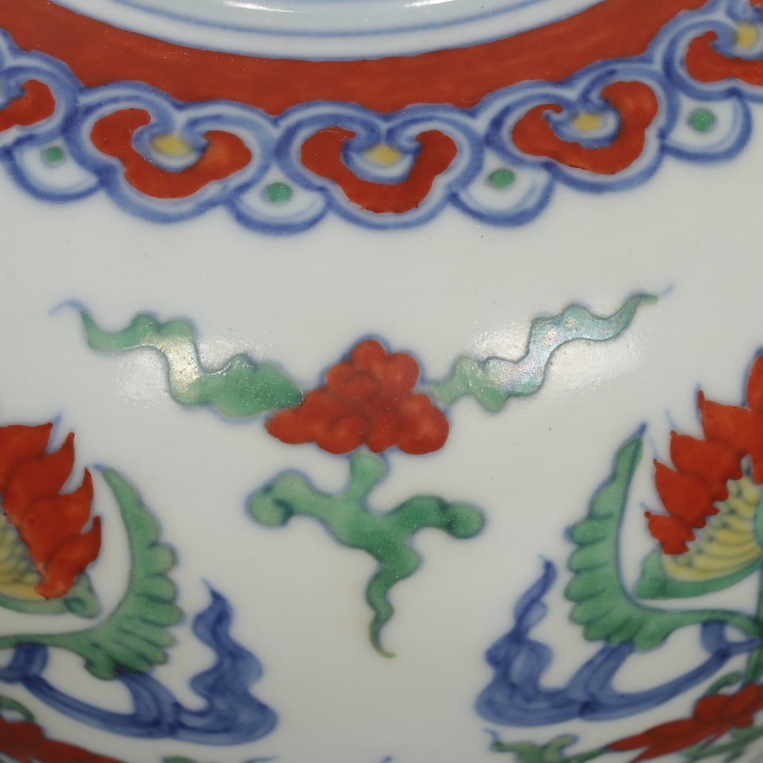 An Exquisite Doucai Flower Pattern Jar - 6