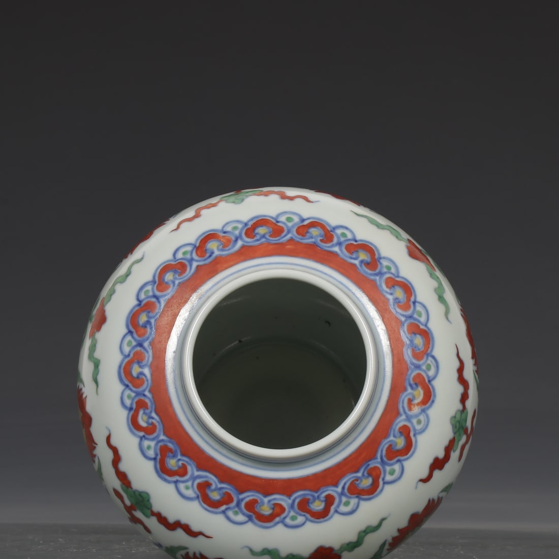 An Exquisite Doucai Flower Pattern Jar - 8