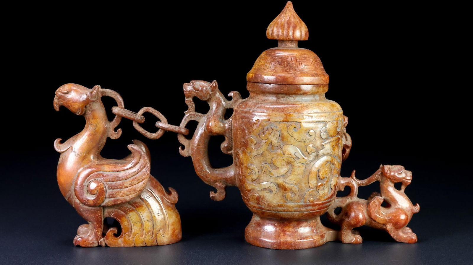 An Exquisite White Jade Dragon and Phoenix Pattern Vase: An Exquisite White Jade Dragon and Phoenix Pattern Vase Han Dynasty, China Size:22cmx14.5cmx6.5cm Weight:714g (The Dimensions Of All Batches Are Manually Measured.If You Need More Detailed Information