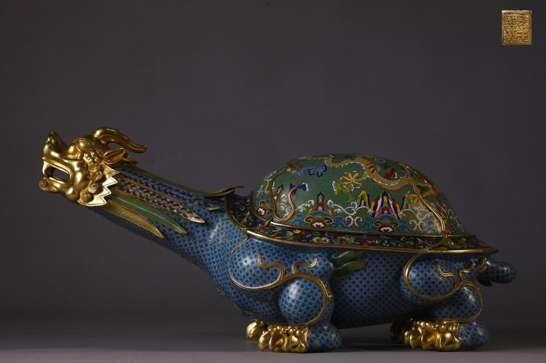An Exquisite Cloisonne Dragon Pattern Lotus Pattern Auspicious Beast Ornament: An Exquisite Cloisonne Dragon Pattern Lotus Pattern Auspicious Beast Ornament Qing Dynasty, China Qianlong Four-character Mark Size:34cmx70cm Weight:25.4kg (The Dimensions Of All Batches Are
