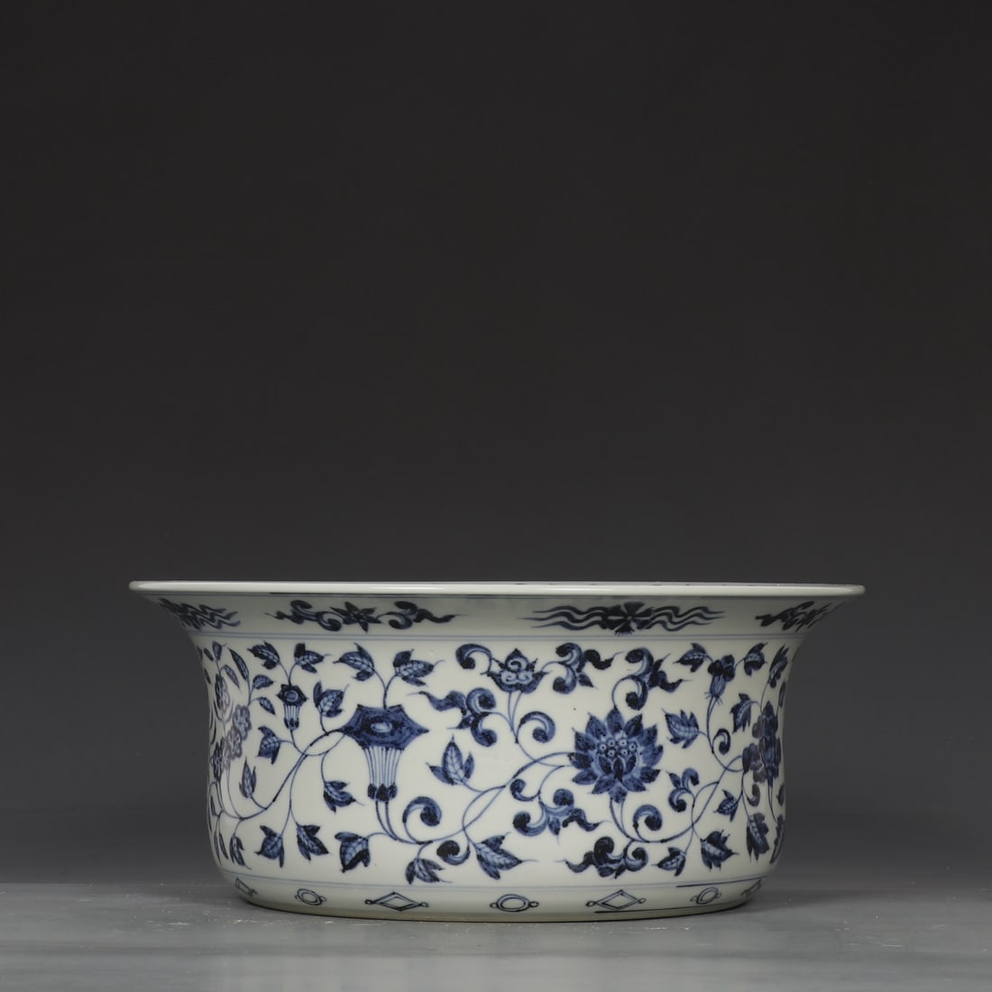 An Exquisite Blue and White Eight Treasures Pattern Lotus Pattern Basin - 7