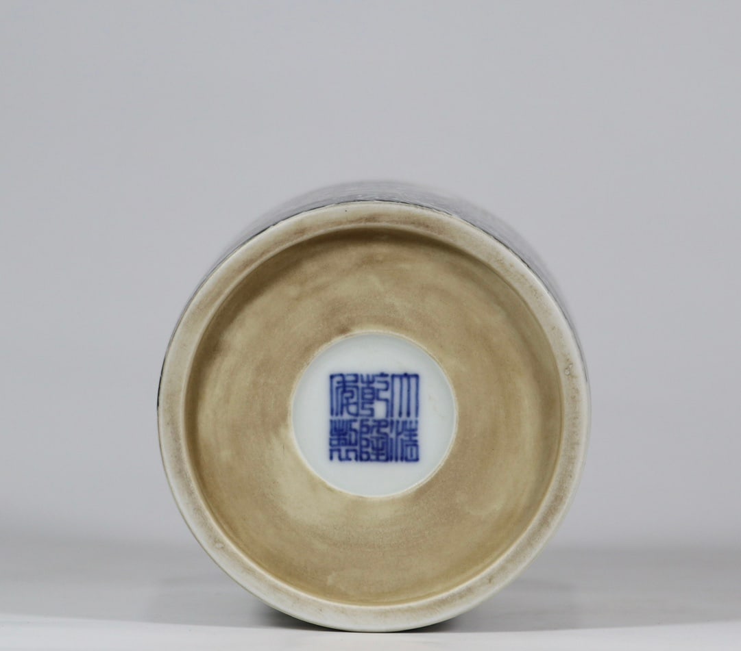 An Exquisite Ink Color Landscape Pattern Brush Pot - 9