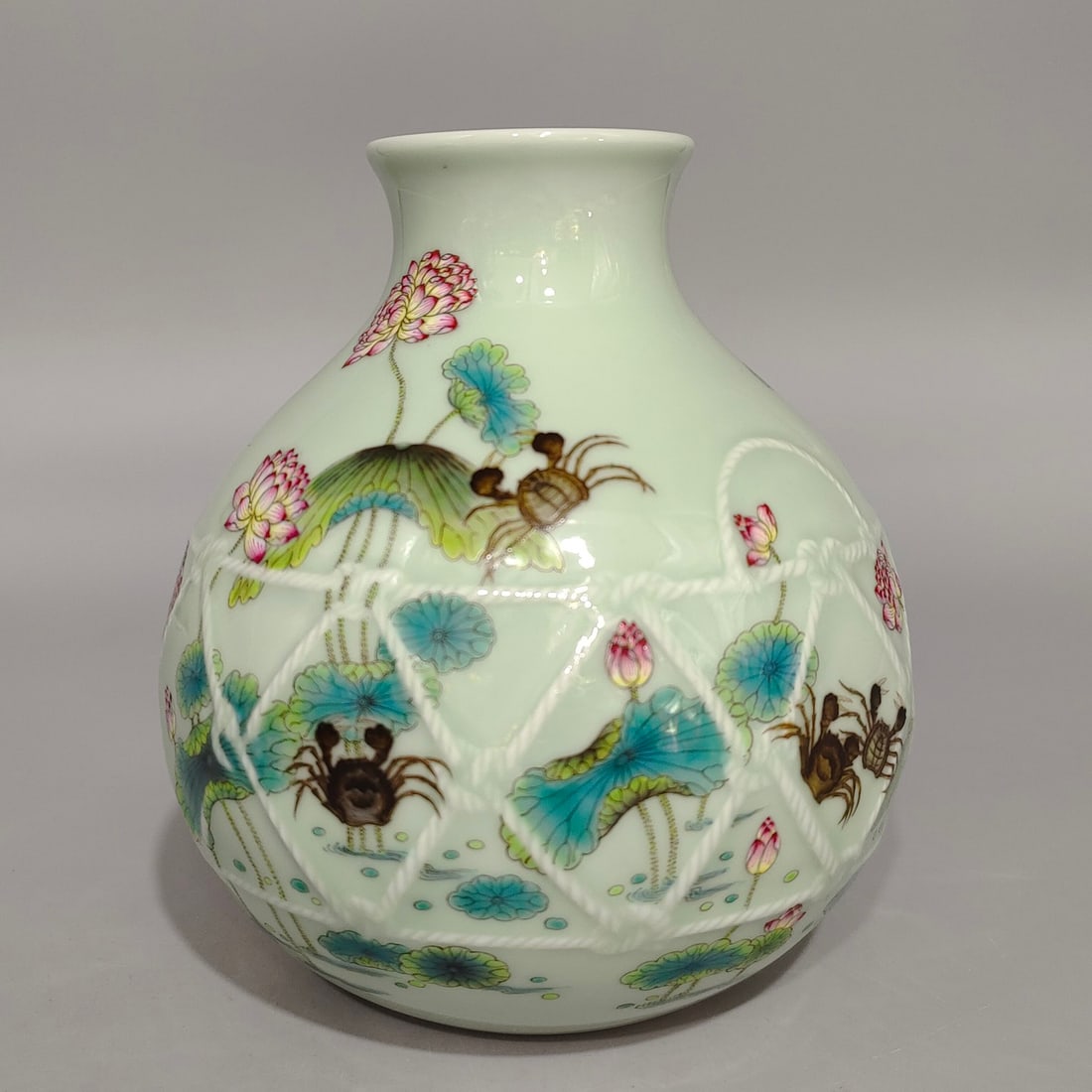 An Exquisite Celadon Glazed Flower Pattern Crab Pattern Vase - 2