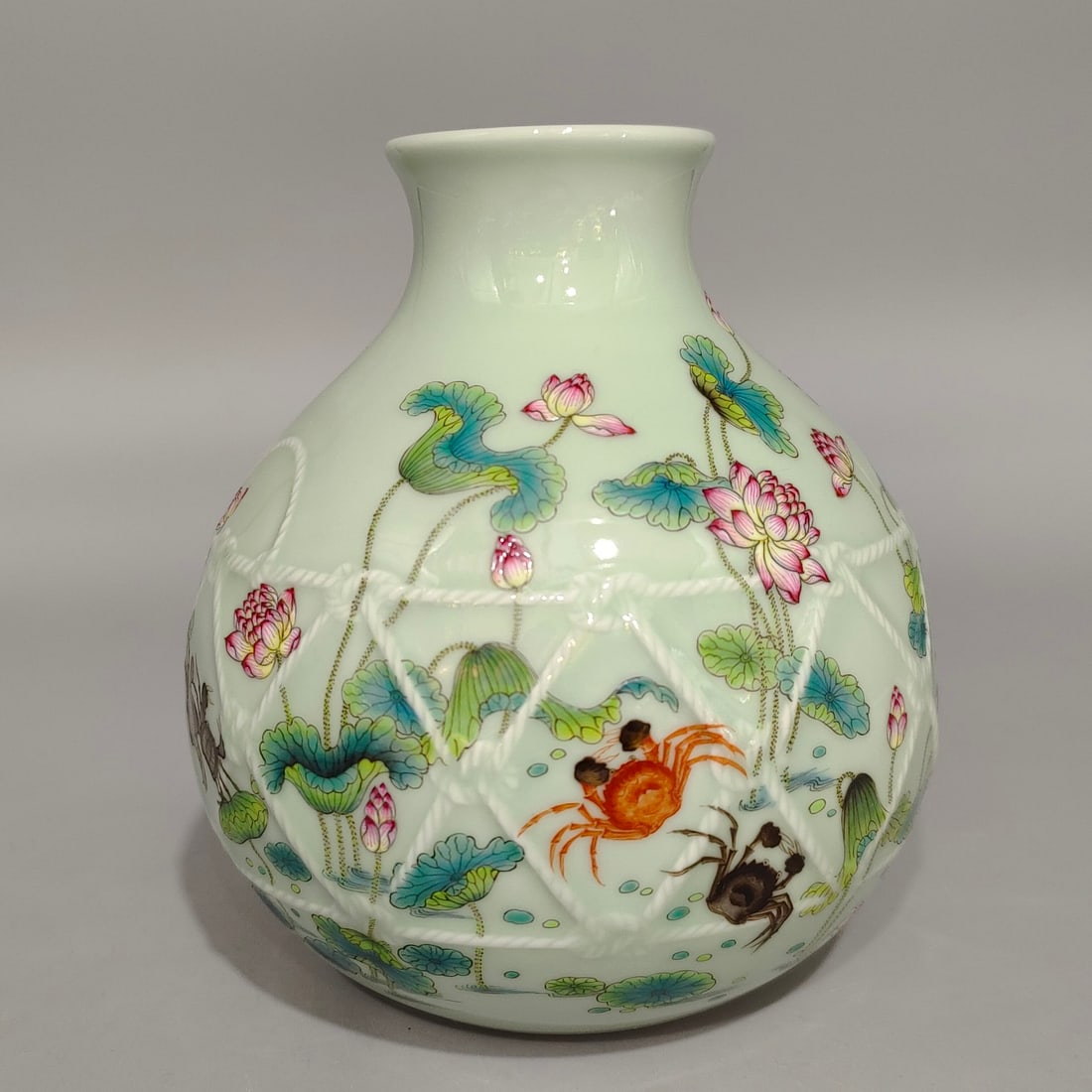 An Exquisite Celadon Glazed Flower Pattern Crab Pattern Vase - 3