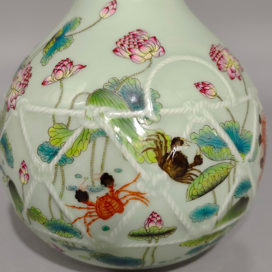 An Exquisite Celadon Glazed Flower Pattern Crab Pattern Vase - 4
