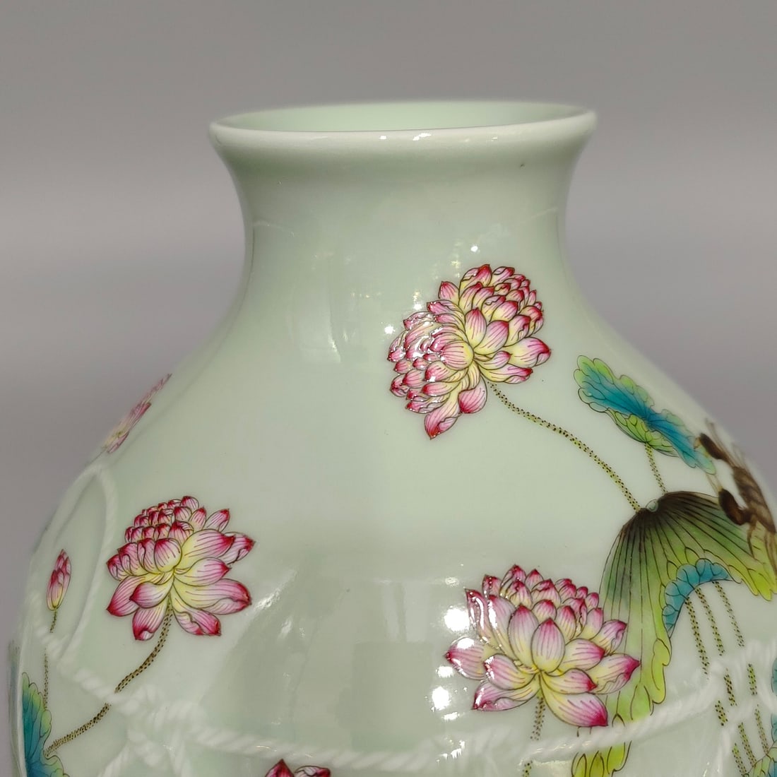 An Exquisite Celadon Glazed Flower Pattern Crab Pattern Vase - 5