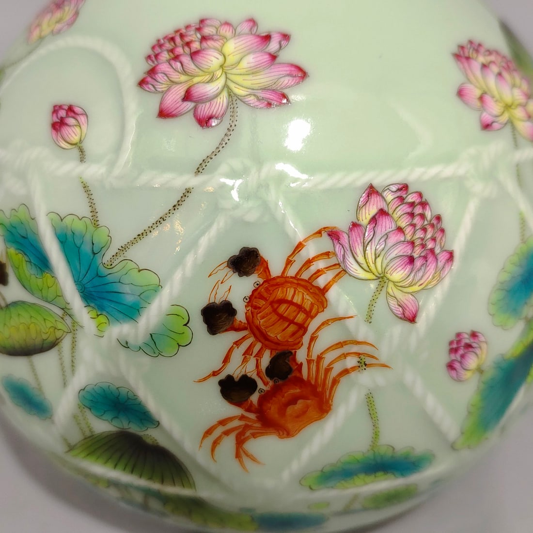An Exquisite Celadon Glazed Flower Pattern Crab Pattern Vase - 6