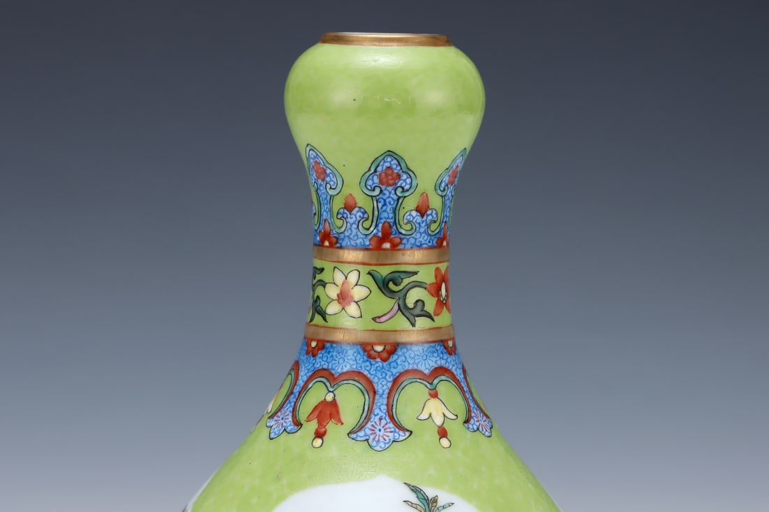 An Exquisite Enamel Flower and Bird Pattern Vase - 5