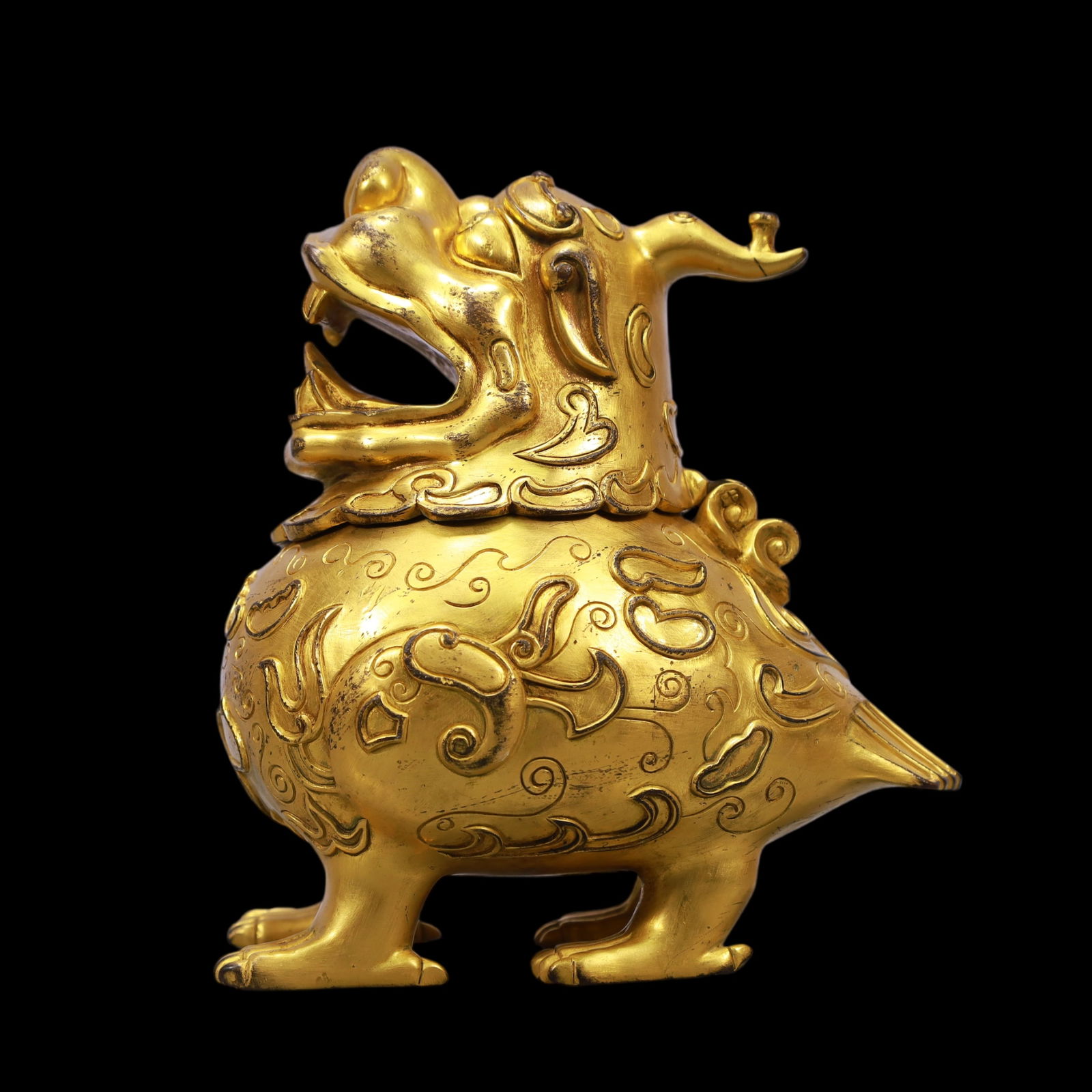 A Exquisite Gilt Bronze Auspicious Beast Censer: A Exquisite Gilt Bronze Auspicious Beast Censer Ming Dynasty, China Size:16cmx12cmx19cm Weight:2950g (The Dimensions Of All Batches Are Manually Measured.If You Need More Detailed Information, Please