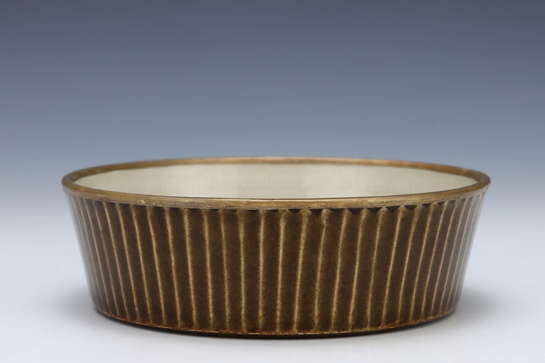 An Exquisite Ding yao Flower Pattern Brush Washer - 3