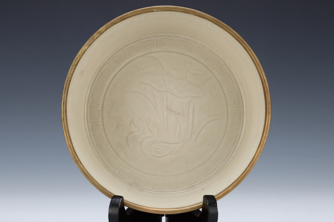 An Exquisite Ding yao Flower Pattern Brush Washer - 6