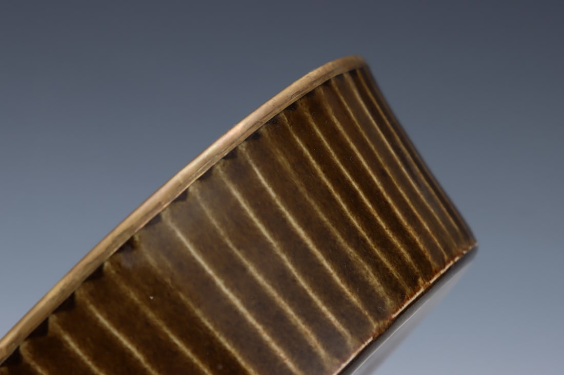 An Exquisite Ding yao Flower Pattern Brush Washer - 8