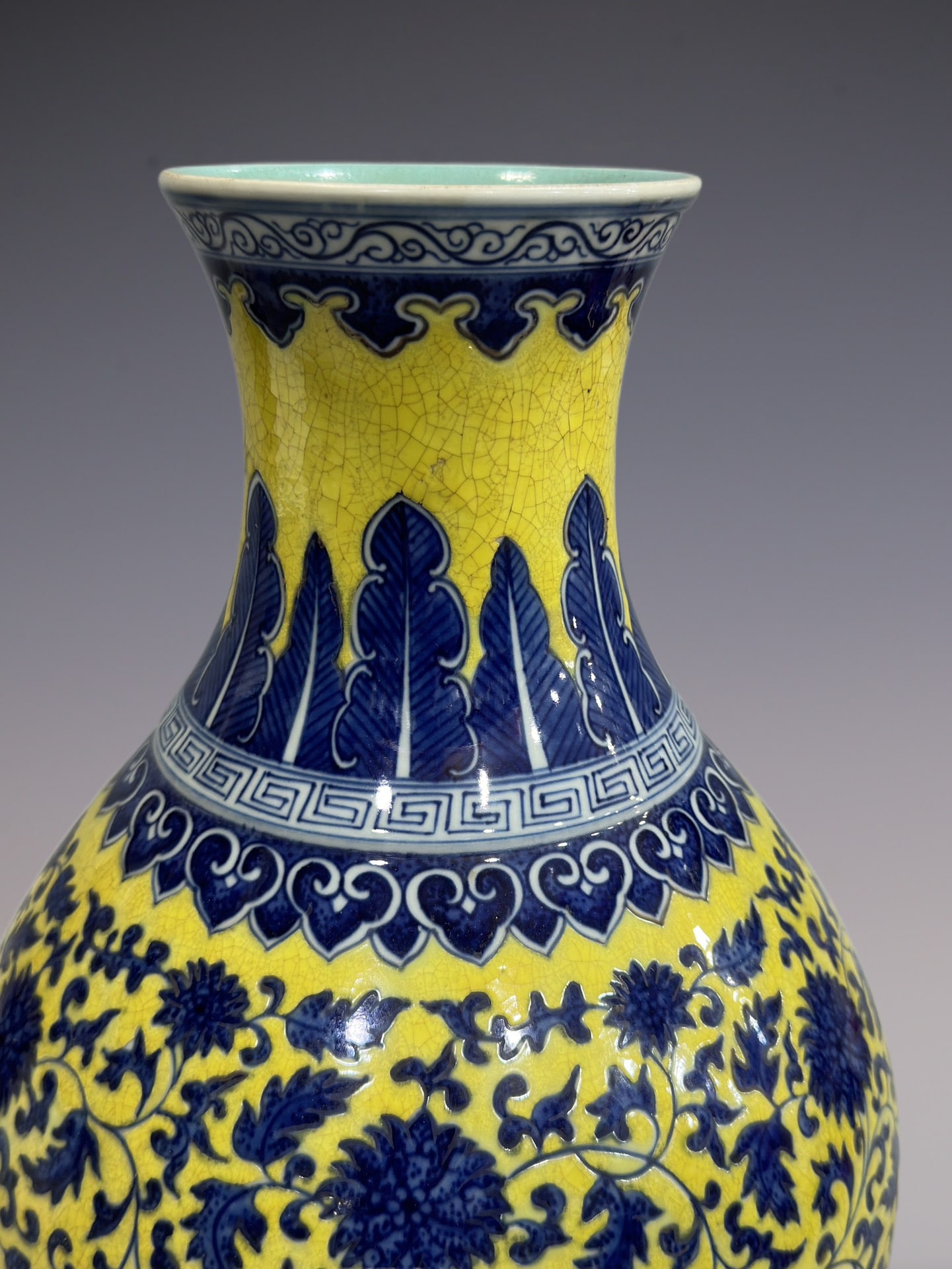 An Exquisite Blue and White Lotus Pattern Vase - 2