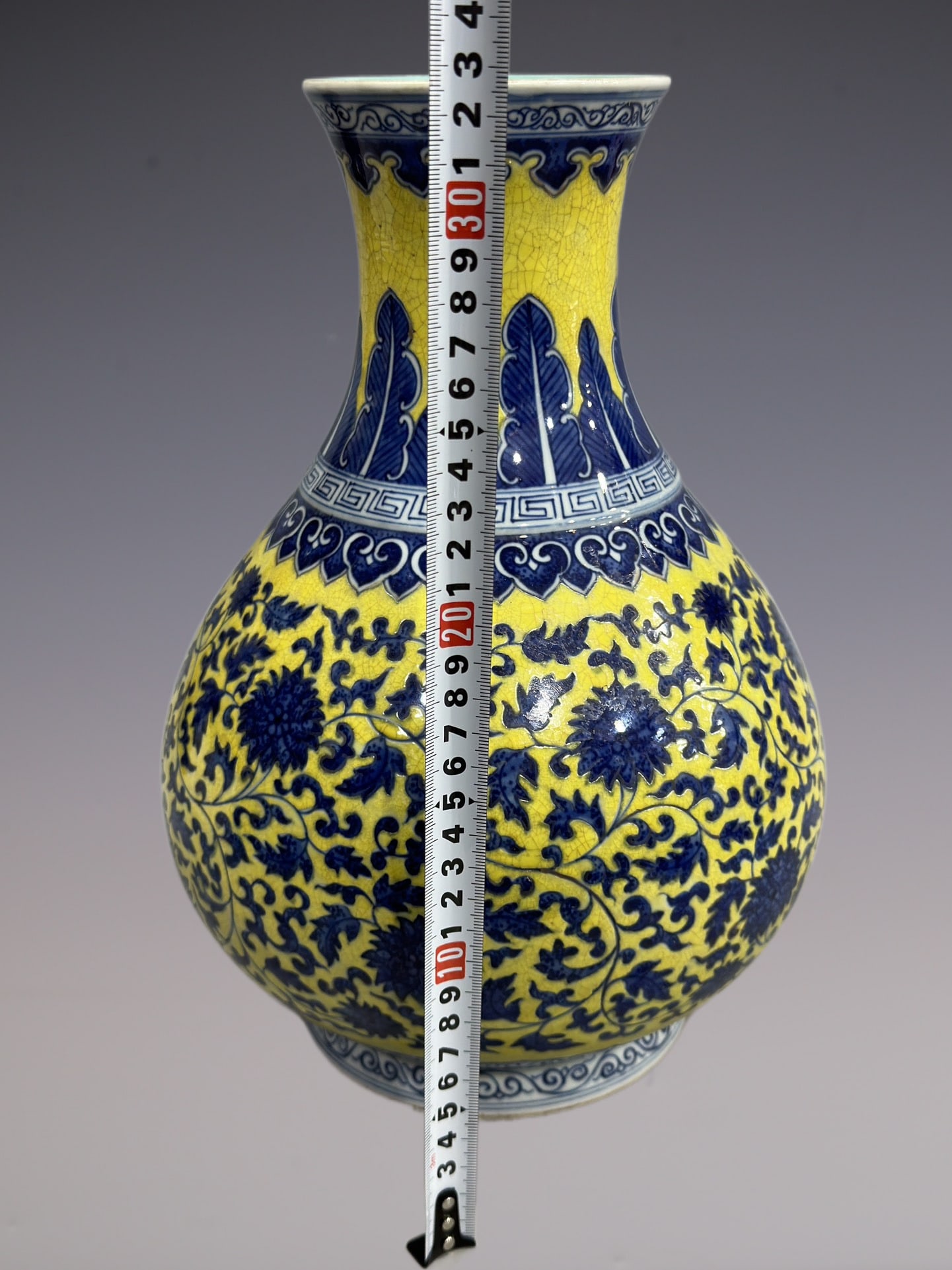 An Exquisite Blue and White Lotus Pattern Vase - 4