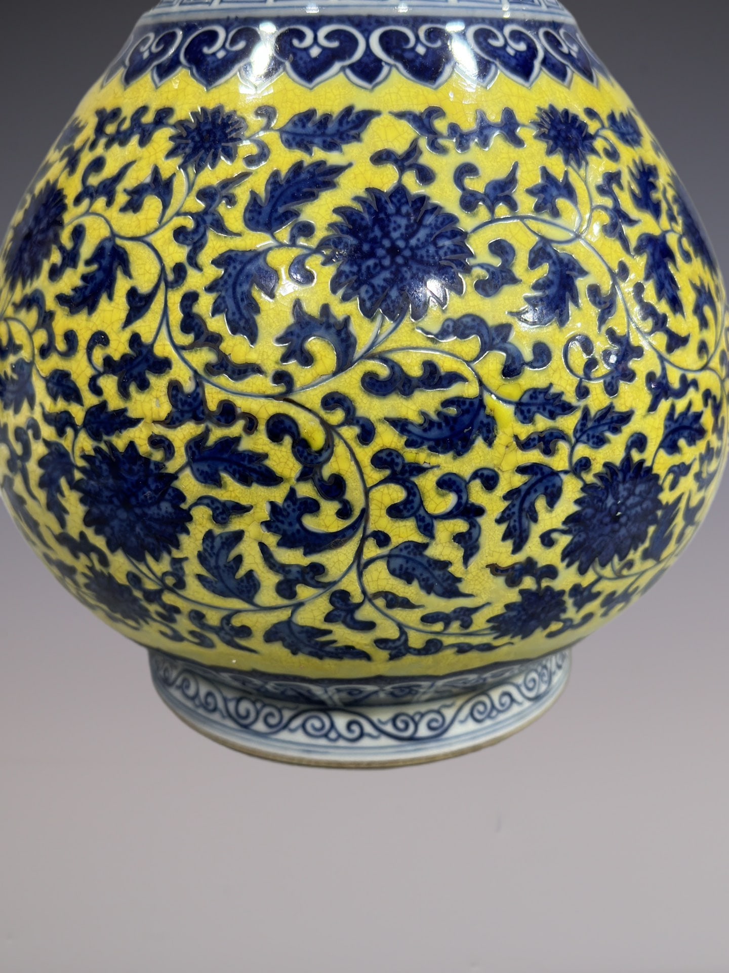 An Exquisite Blue and White Lotus Pattern Vase - 6