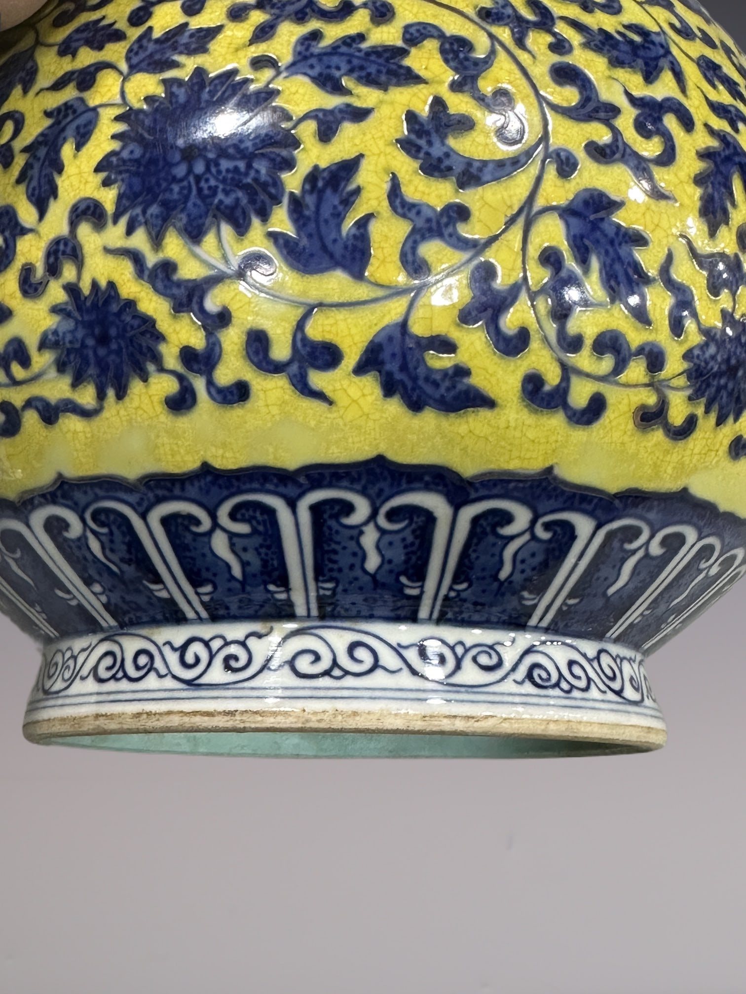 An Exquisite Blue and White Lotus Pattern Vase - 7