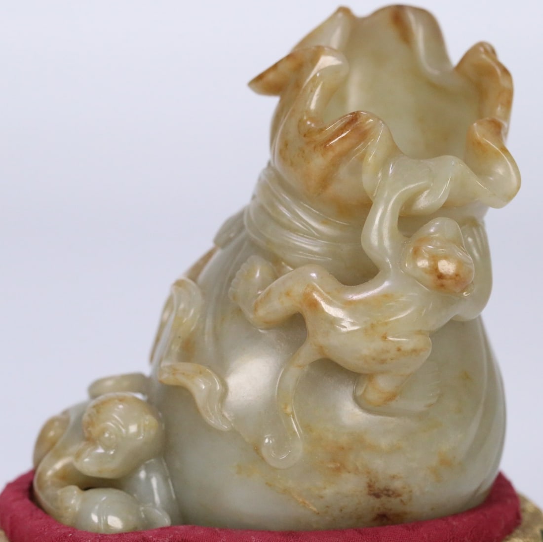 An Exquisite White Jade Monkey Pattern Ornament - 2