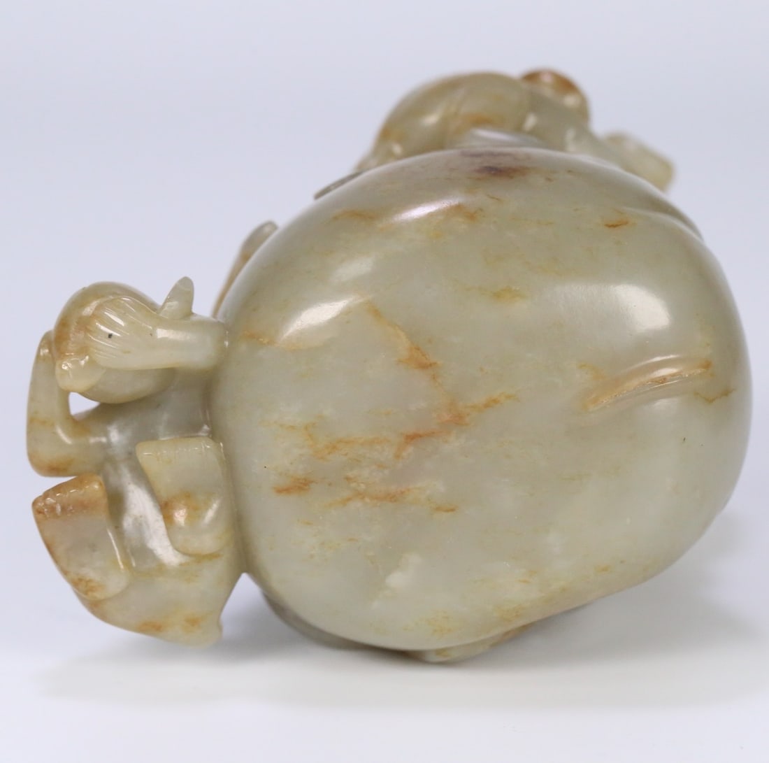 An Exquisite White Jade Monkey Pattern Ornament - 6