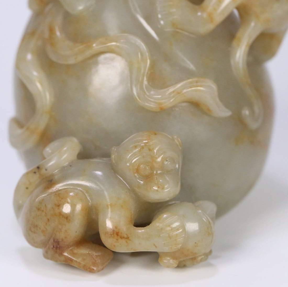 An Exquisite White Jade Monkey Pattern Ornament - 8