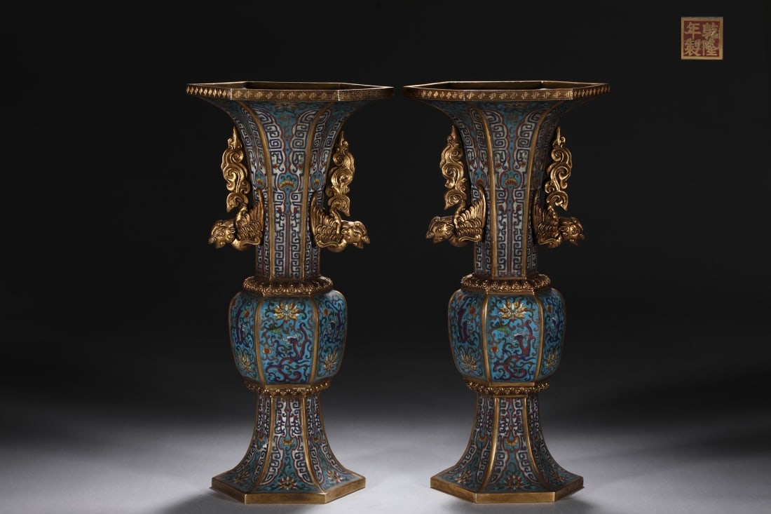 A Pair of Exquisite Cloisonne Lotus Pattern Double-Ears Vase: A Pair of Exquisite Cloisonne Lotus Pattern Double-Ears Vase Qing Dynasty, China Qianlong Four-character Mark Size:39.6cmx20cm Weight:2.85kg (The Dimensions Of All Batches Are Manually Measured.If