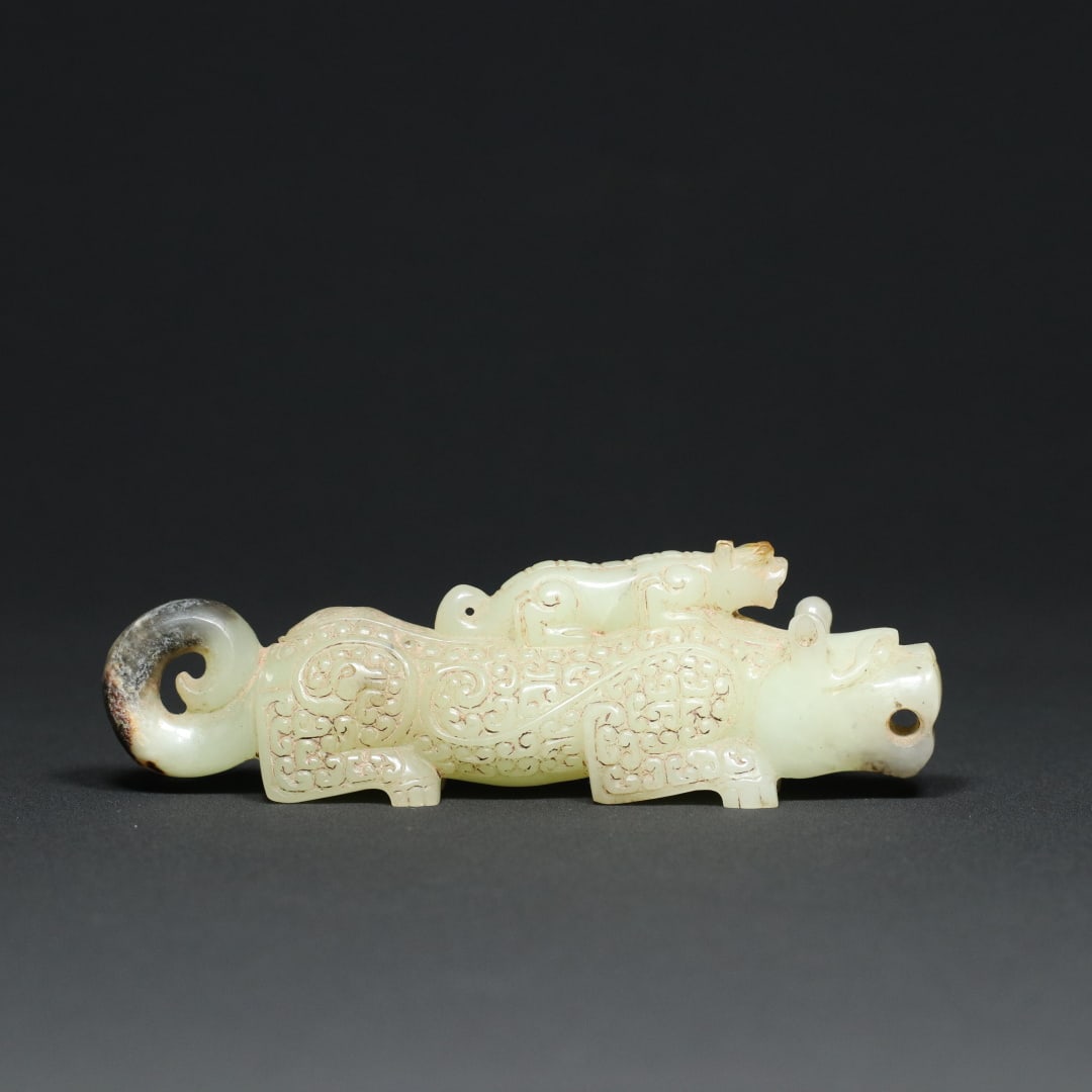 An Exquisite White Jade Tiger Ornament - 2