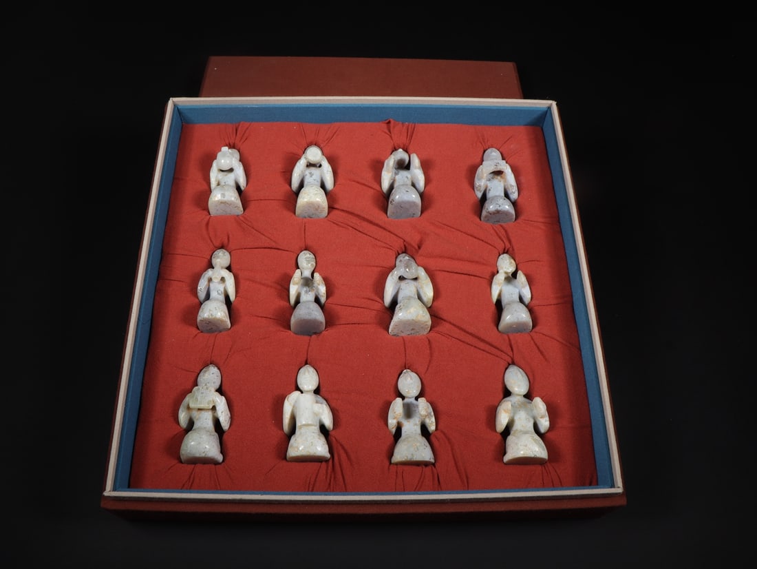 A Set of Fine White Jade Figure Ornament: A Set of Fine White Jade Figure Ornament Han Dynasty, China Size:3.1cmx2.3cmx5.9cm Weight:615g (The Dimensions Of All Batches Are Manually Measured.If You Need More Detailed Information, Please