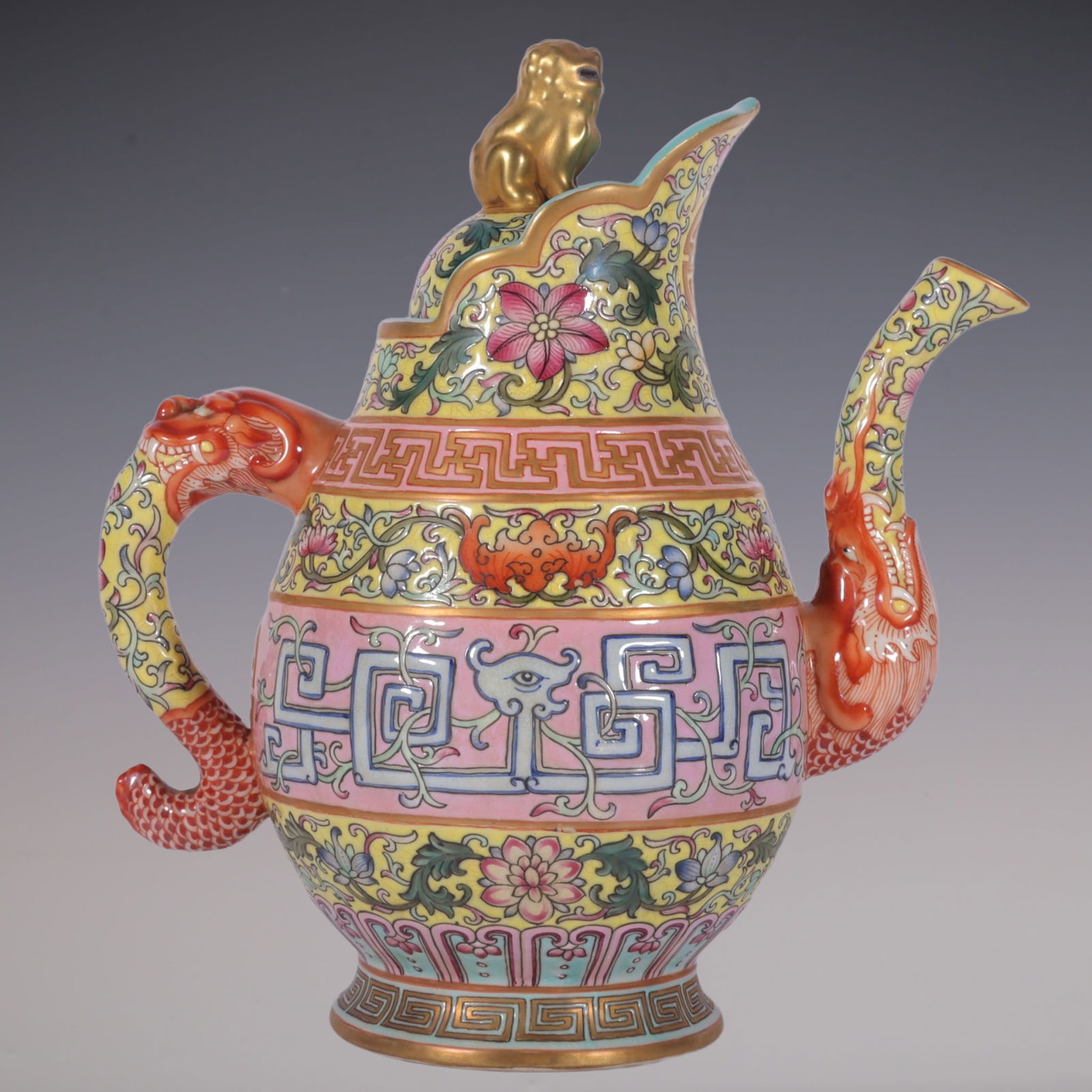 An Exquisite Enamel Lotus Pattern Ewer: An Exquisite Enamel Lotus Pattern Ewer Qing Dynasty, China Qianlong Four-character Mark Size:21cmx18cm (The Dimensions Of All Batches Are Manually Measured.If You Need More Detailed Information,
