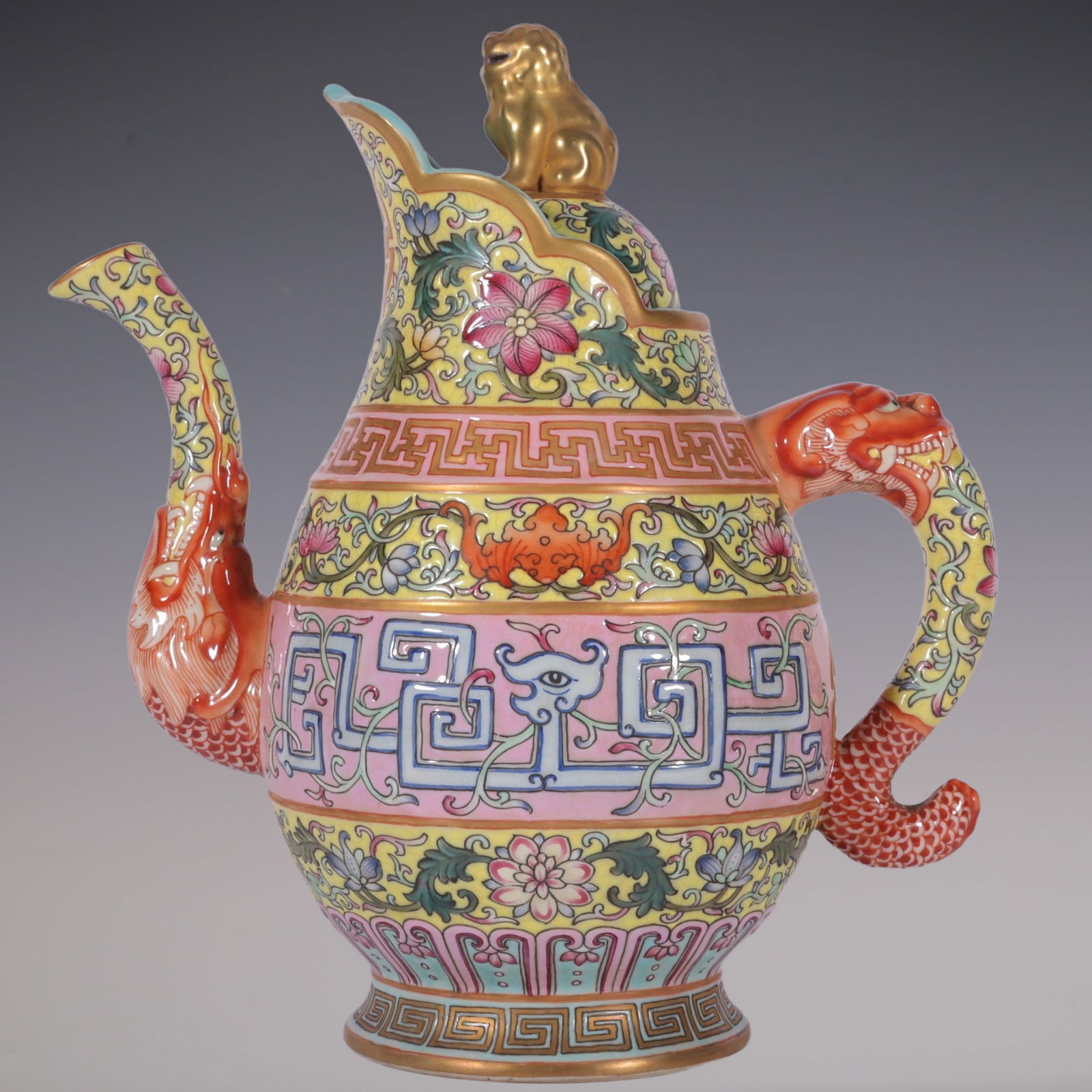 An Exquisite Enamel Lotus Pattern Ewer - 5