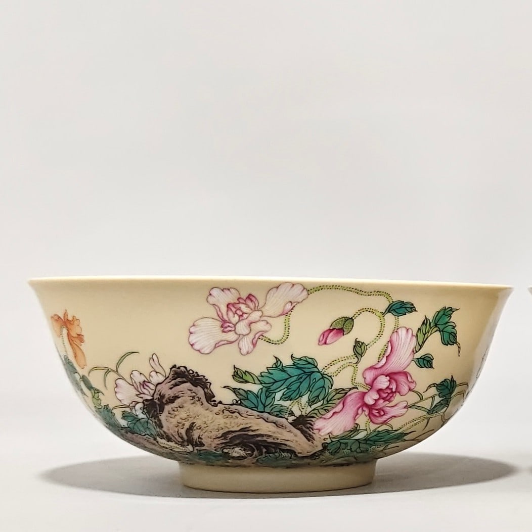 An Exquisite Enamel Flower Pattern Character and Story Pattern with poem Bowl: An Exquisite Enamel Flower Pattern Character and Story Pattern with poem Bowl Qing Dynasty, China Yongzheng Six-character Mark Size:6.6cmx15.7cm (The Dimensions Of All Batches Are Manually
