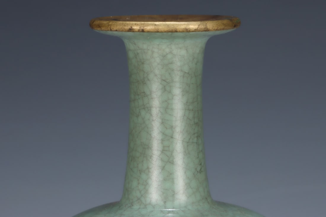 An Exquisite Ru yao Vase - 5