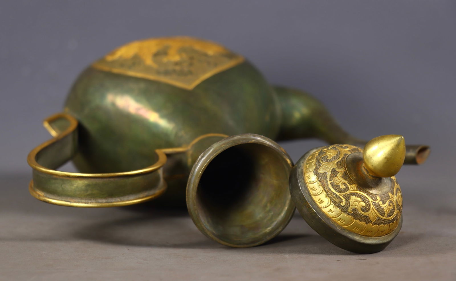 An Exquisite Gilt Bronze Phoenix Pattern Ewer - 6