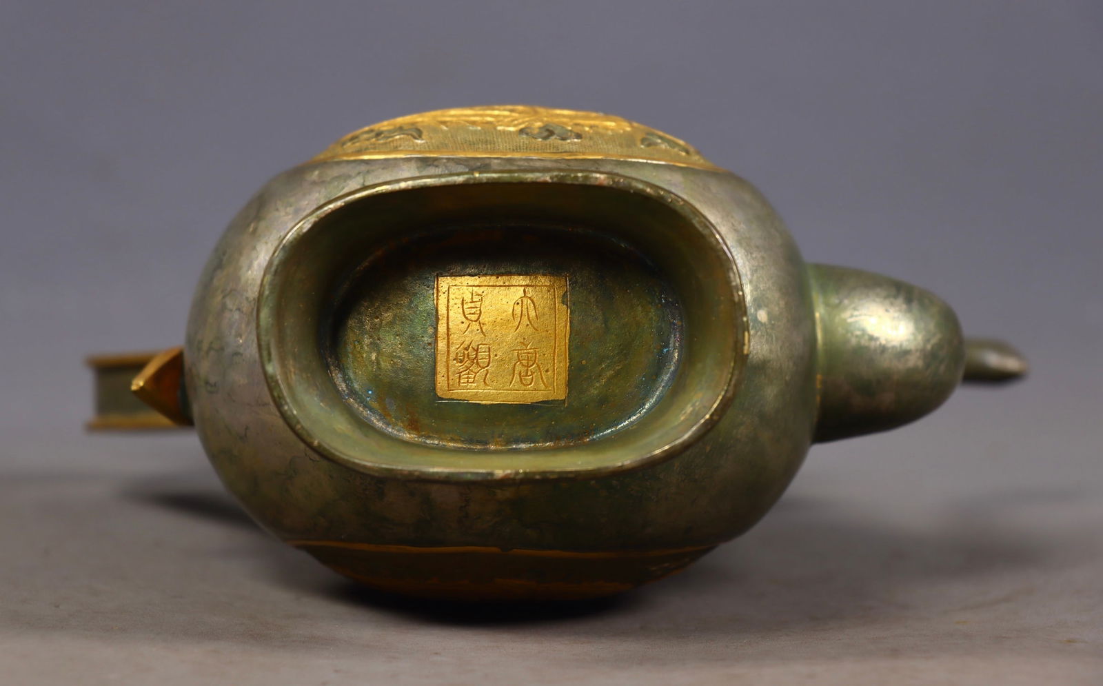 An Exquisite Gilt Bronze Phoenix Pattern Ewer - 9