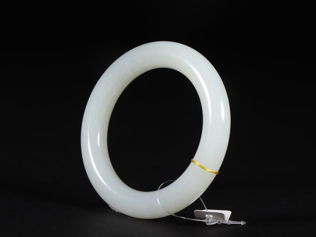 An Exquisite White Jade Bracelets - 2
