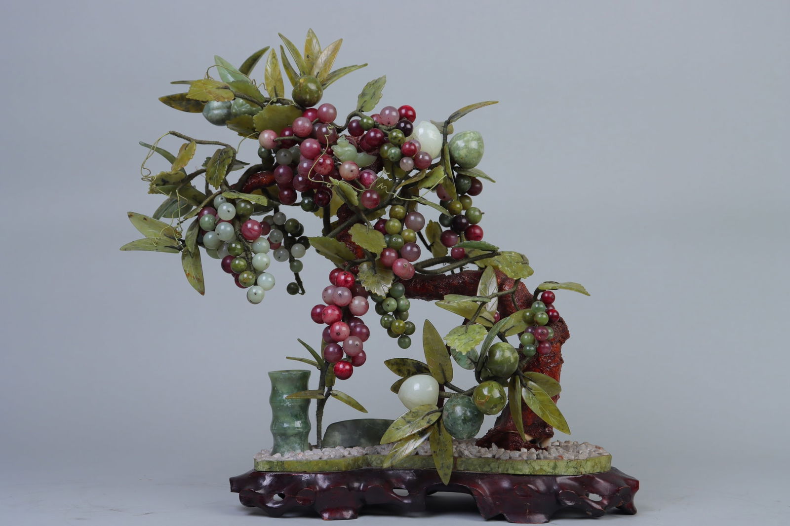 An Exquisite Serpentine Jade Flower and Fruit Pattern Bonsai: An Exquisite Serpentine Jade Flower and Fruit Pattern Bonsai Qing Dynasty, China Size:40cm (The Dimensions Of All Batches Are Manually Measured.If You Need More Detailed Information, Please Contact