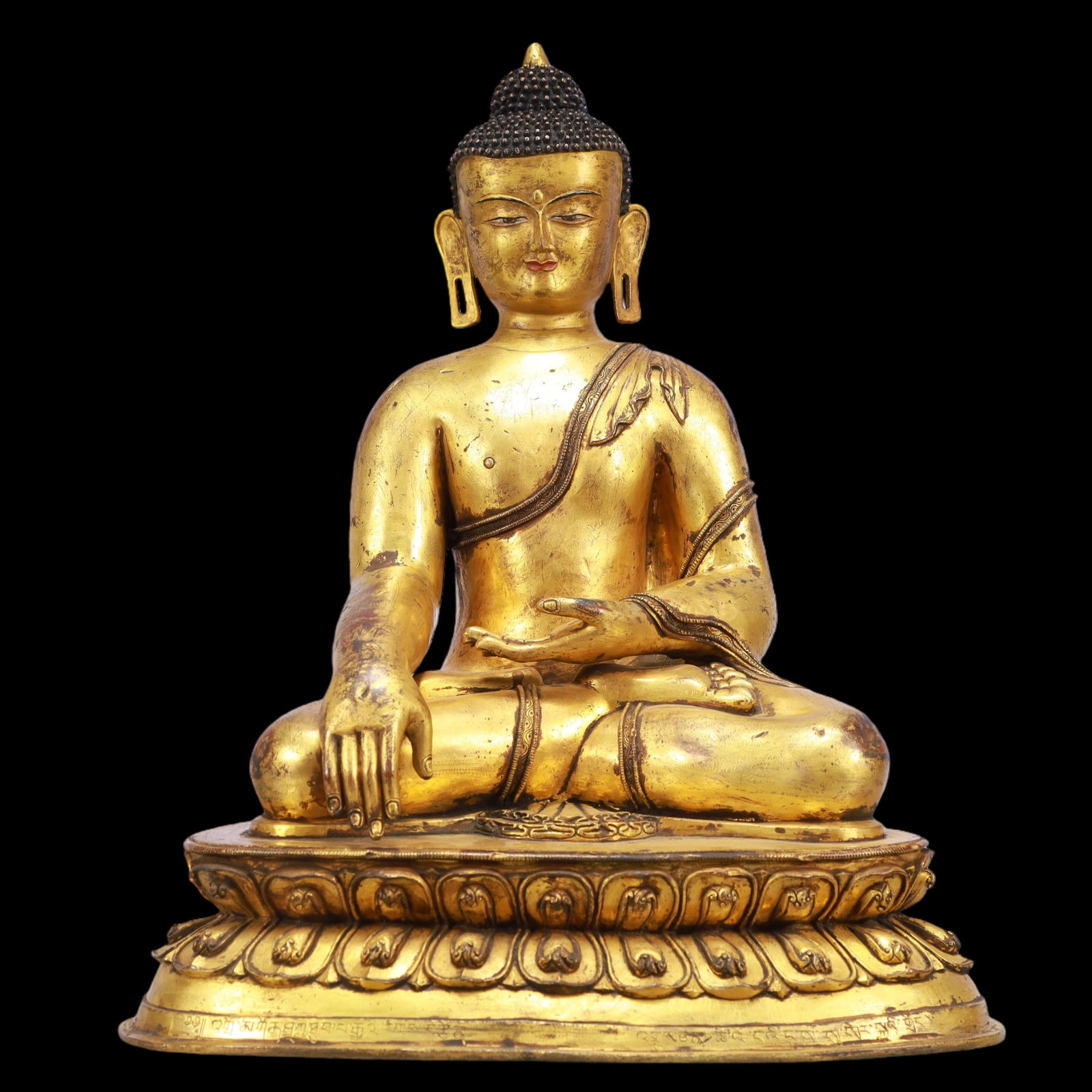 A Exquisite Gilt Bronze Statue of Sakyamuni: A Exquisite Gilt Bronze Statue of Sakyamuni Ming Dynasty, China Size:35cmx24cmx45cm Weight:13100g (The Dimensions Of All Batches Are Manually Measured.If You Need More Detailed Information, Please