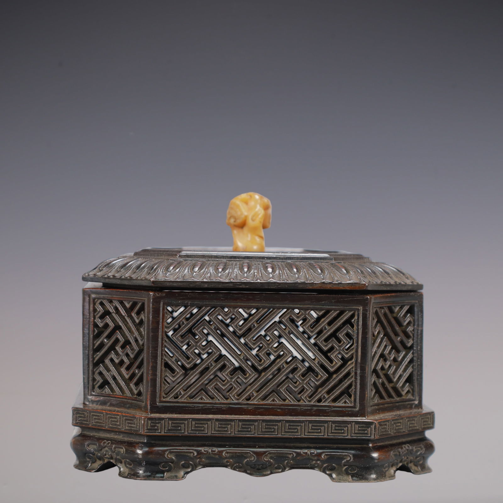 A Exquisite Zitanwood Bats Pattern with poem Box: A Exquisite Zitanwood Bats Pattern with poem Box Qing Dynasty, China Size:4.8cmx4.8cmx11.3cm Weight:400g (The Dimensions Of All Batches Are Manually Measured.If You Need More Detailed Information,