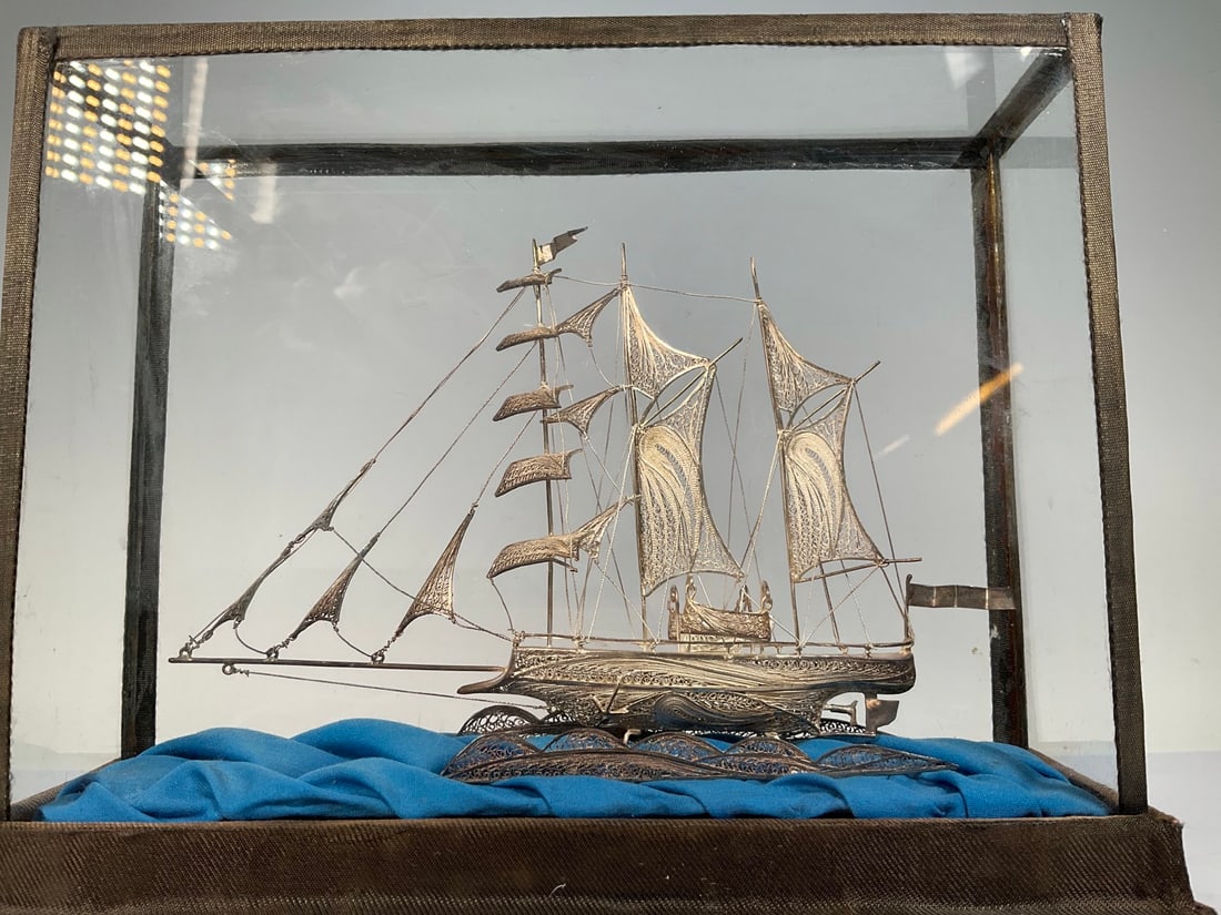 An Exquisite Silver Sailboat Ornament - 2