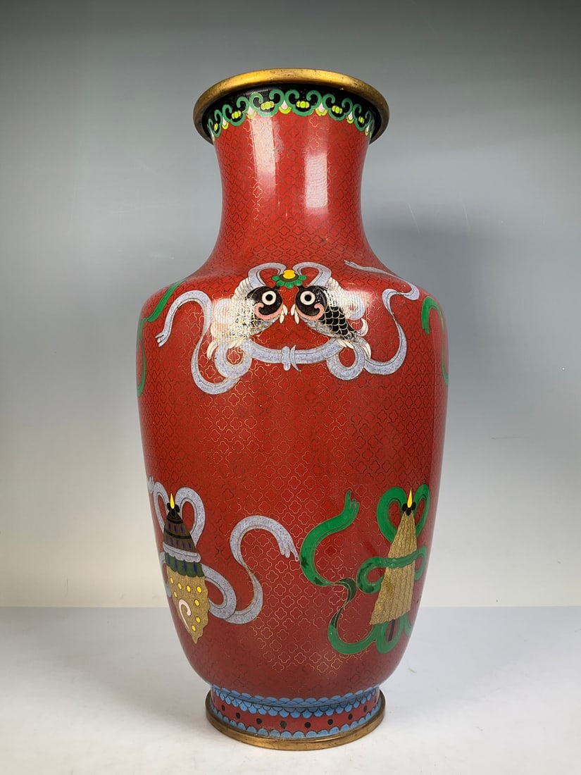 An Exquisite Cloisonne Eight Treasures Pattern Vase: An Exquisite Cloisonne Eight Treasures Pattern Vase Qing Dynasty, China Size:39cm Weight:2163g (The Dimensions Of All Batches Are Manually Measured.If You Need More Detailed Information, Please