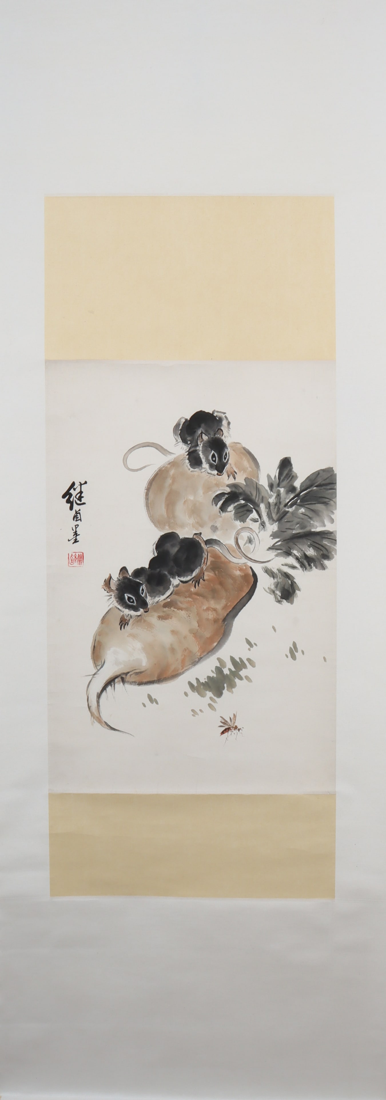 A Chinese Vertical Scroll Ink Painting of Mouse on Paper: A Chinese Vertical Scroll Ink Painting of Mouse on Paper Liu jilu Size:69cmx45cm (The Dimensions Of All Batches Are Manually Measured.If You Need More Detailed Information, Please Contact Our